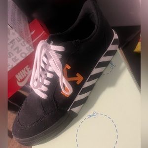 Off-White Camvas